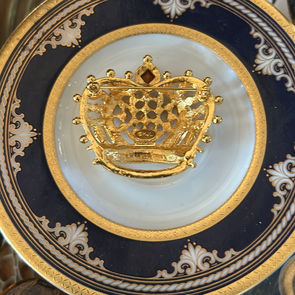 Vintage Kjl Kenneth J Lane Crown Brooch - image 4